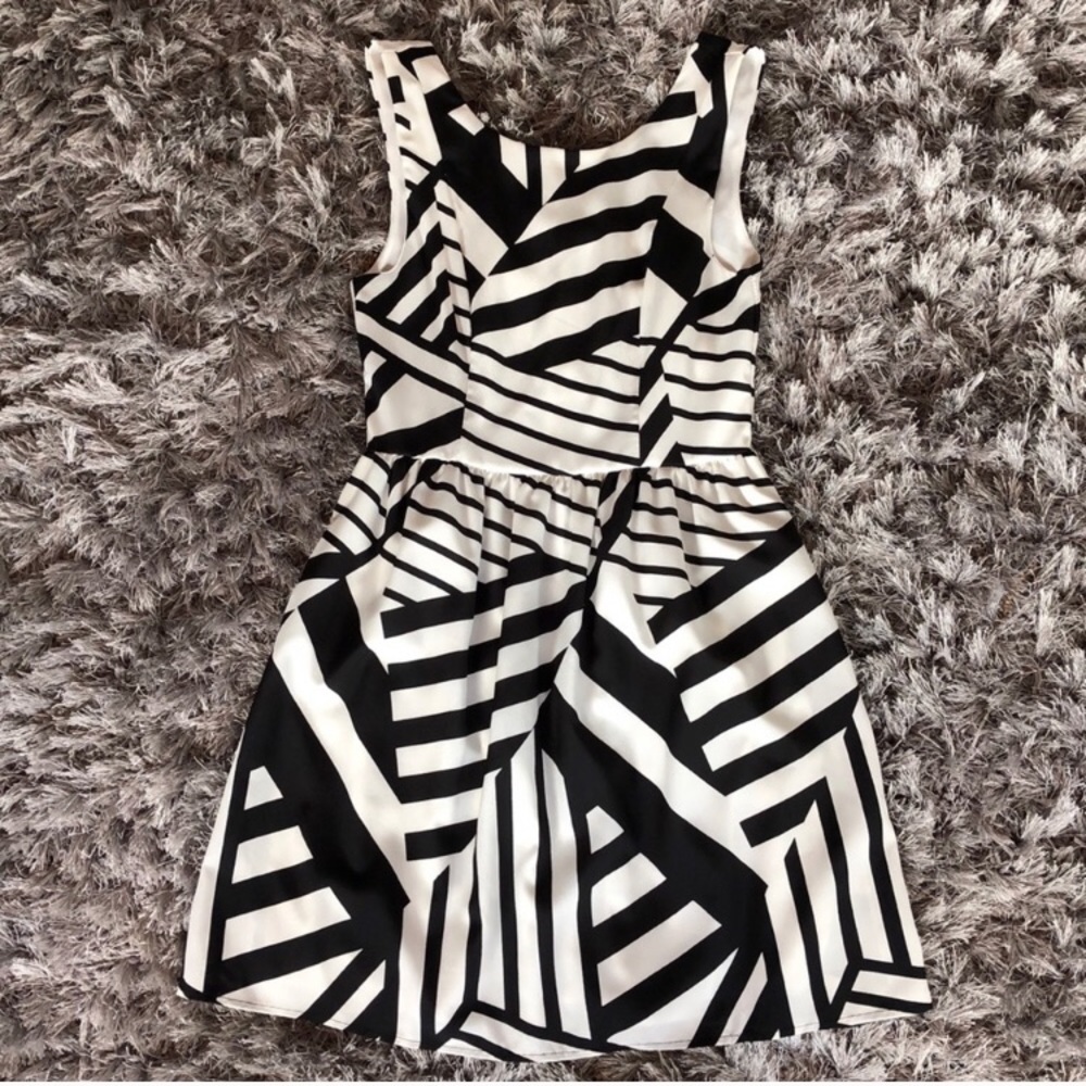 NWT Francesca’s Everly Party Cocktail Dress Small